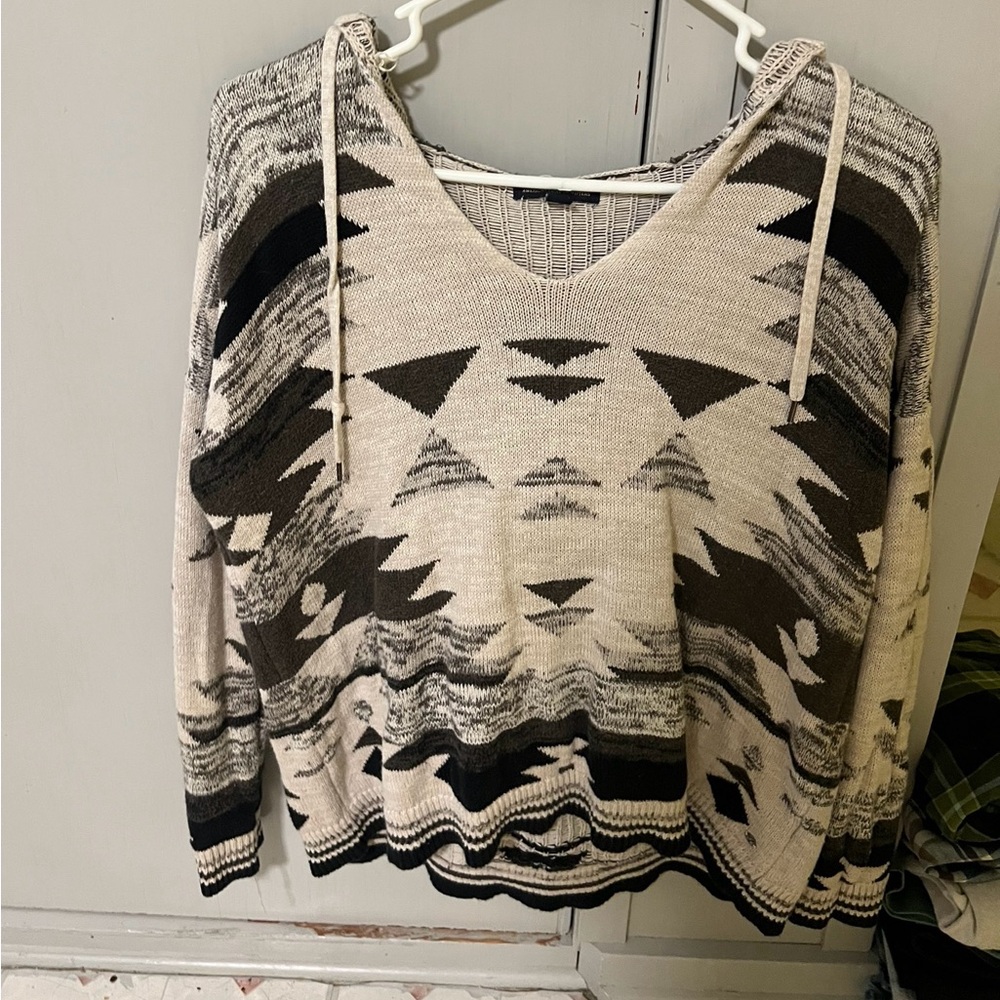 Geometric Patterned Sweater - Black and Cream